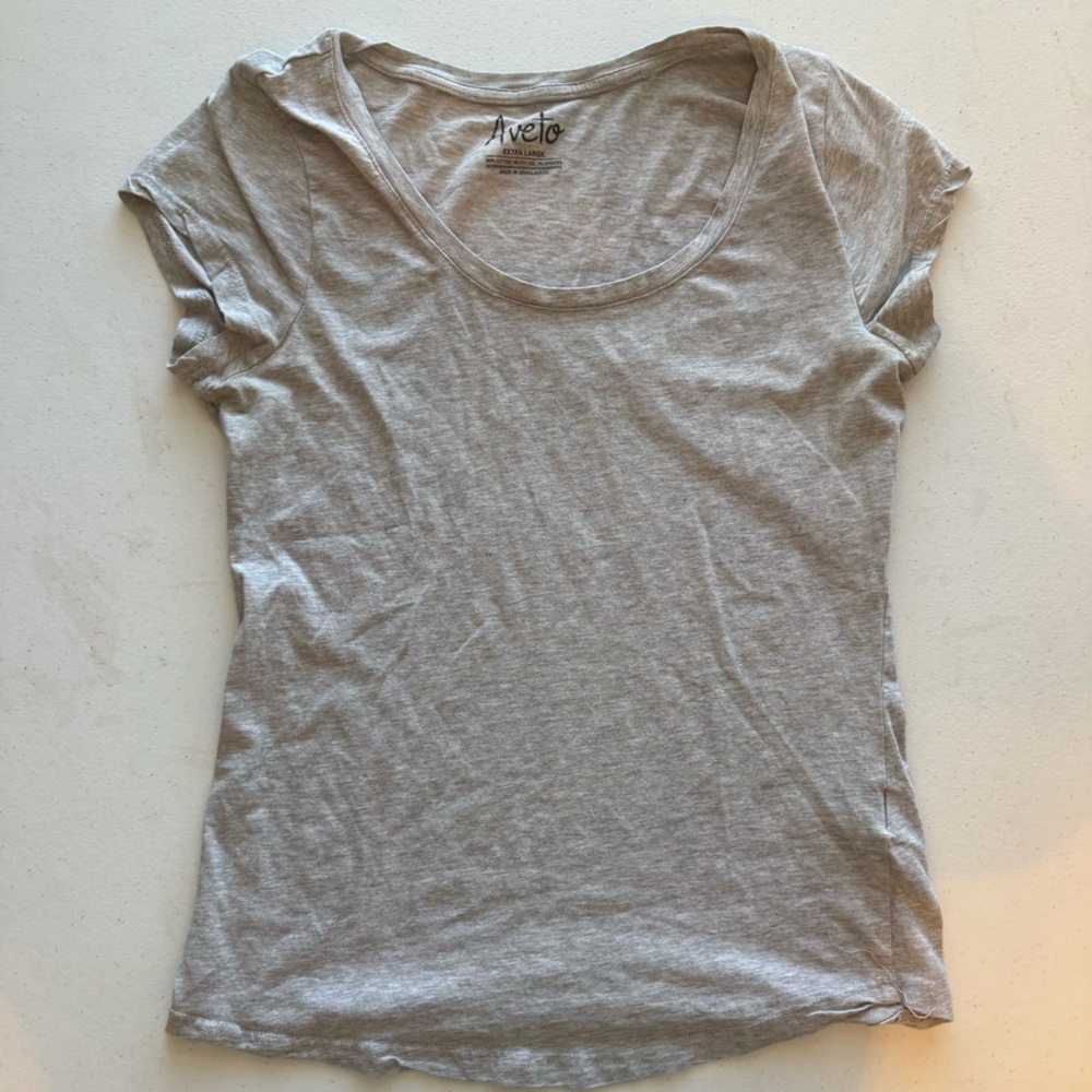 Aveto Girls Gray Scoop Neck Tee | XL